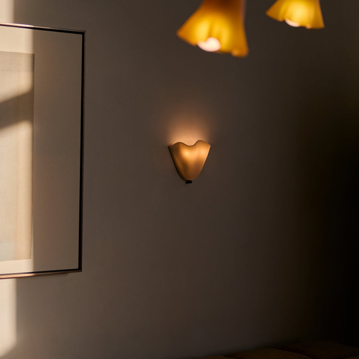 Wall Light Textured Glass Shell Design | LED